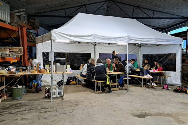 Mittagessen beim Carwash 2024 in Brunnadern