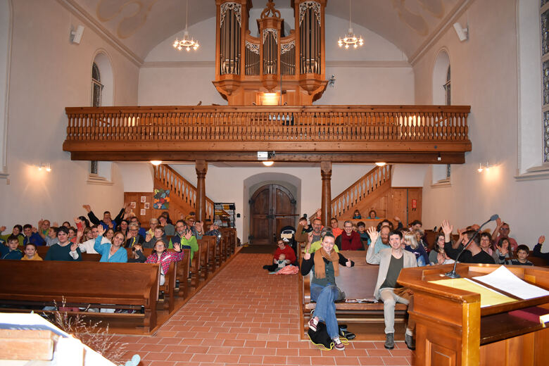 Die Besucher des Gottesdienstes