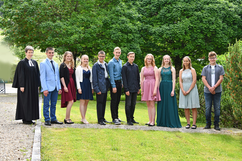 Gruppenfoto aller Konfirmanden vom 13. Juni 2021 in Oberhelfenschwil