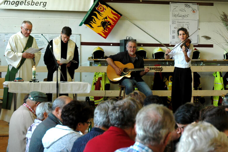 Gemeinsam singen wir «Unser Leben sei ein Fest»